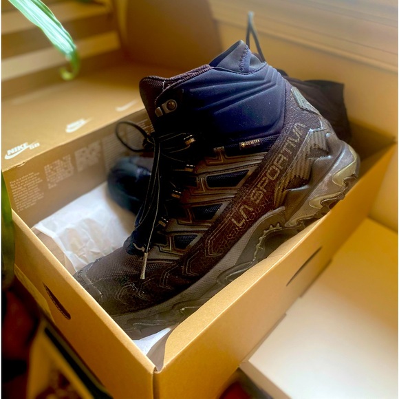 Excellent condition La Sportiva Ultra Raptor II Men’s Size 9 Hiking Boots - Picture 4 of 4